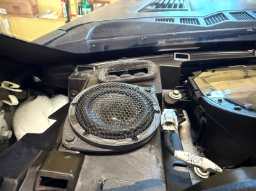 2025F150_driverside_dashspeaker.png