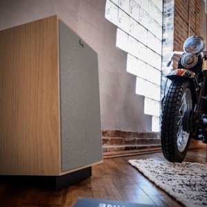 Amazon Ready-Klipsch_HeresyIV_Lifestyle_54_on.jpg