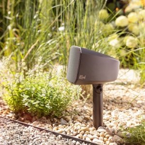 Media 'Web Ready-Klipsch-Courtyard-Lifestyle-05-LAS.jpg' in album 'H2O Audio Tri 2 Pro review'