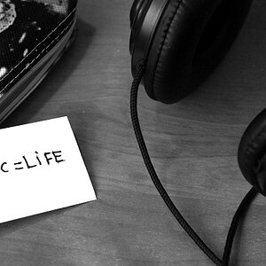 Black-and-white-headphones-life-3104