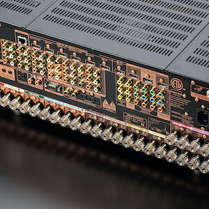 SR8015_Horizontal_Speaker_Terminals.jpg