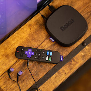 Roku_Ultra_with_Remote_and_Headphones_Overhead_SM-thumb-800xauto-23534.jpg