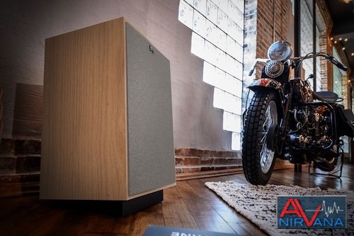 Amazon Ready-Klipsch_HeresyIV_Lifestyle_54_on.jpg