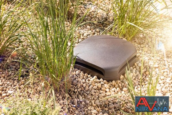 Web Ready-Klipsch-Courtyard-Lifestyle-07-LAS.jpg